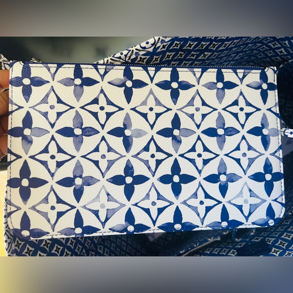 LOUIS VUITTON Neverfull GM Tote Bag
By The Pool Taormina Limited Edition - Picture 5 of 13